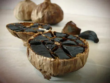 تصویر 1 از سیر سیاه خام تازه و خوشمزه با بسته‌ بندی شکیل